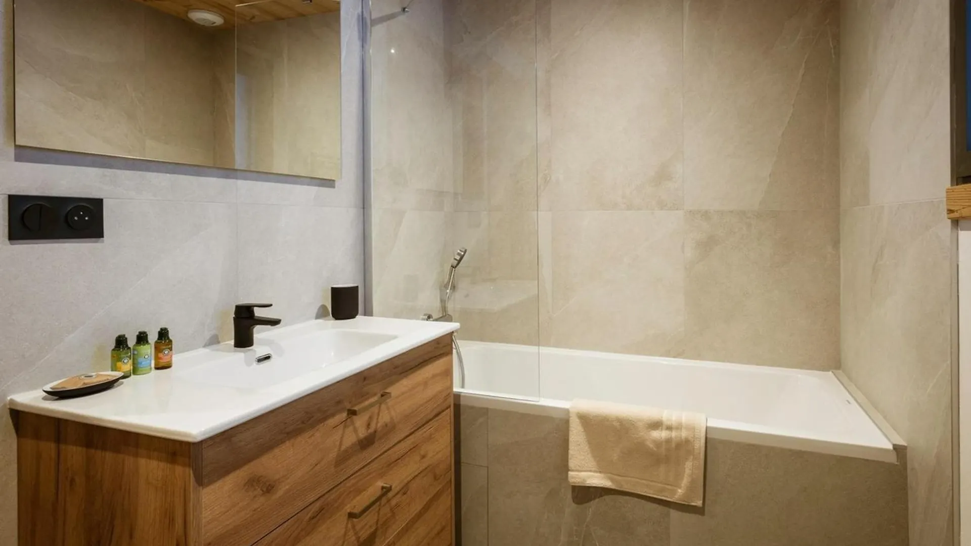 Chalet En Triplex Pour 14 Personnes Avec Wifi, Parking Et Terrasse - Fr-1-263-546 Valloire